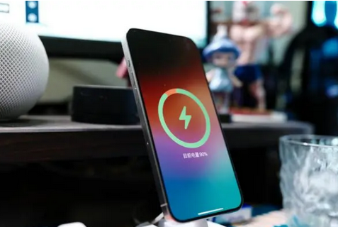 沅江苹果15换屏服务分享用什么充电器给iPhone15充电更好 